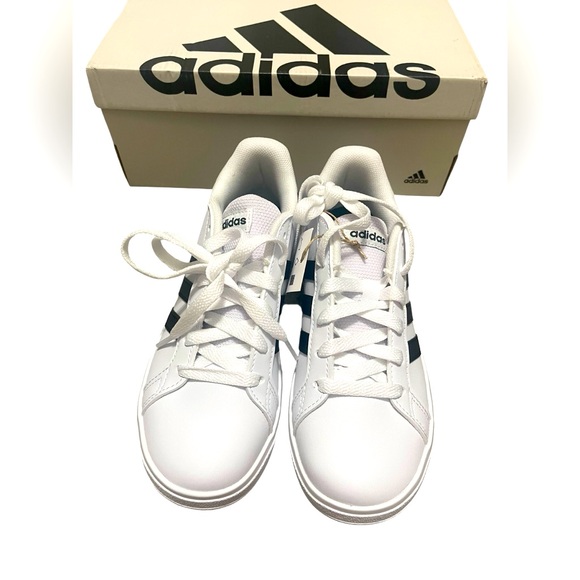 🌟🌟🌼NIB Adidas Grand Court 2.0 Classic White Sneakers with Black Stripes. Unisex - Picture 3 of 9